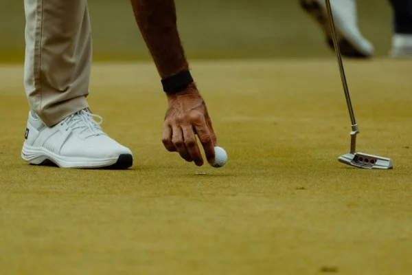 golfer putting on green